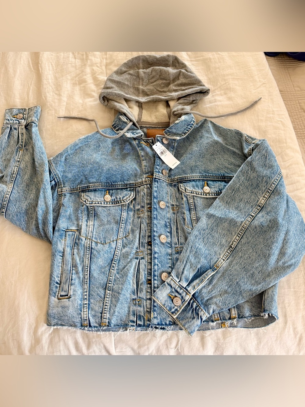 NWT, AE Cropped Distressed Denim Jacket With Hood, Size Small
